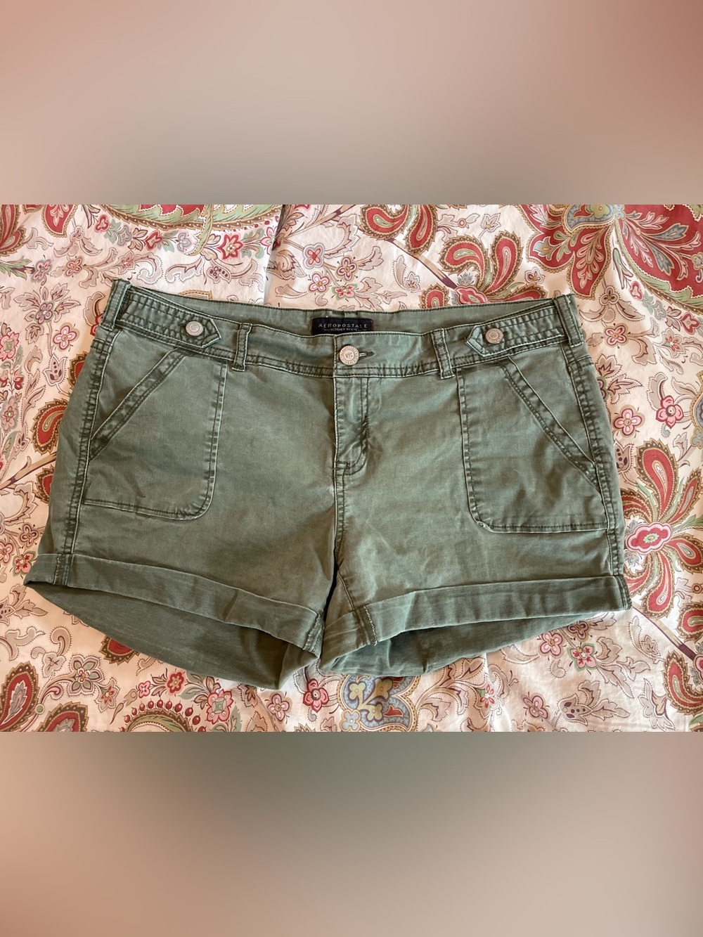 Women's American Eagle Green Khaki Midi Shorts 12 EUC!!!
